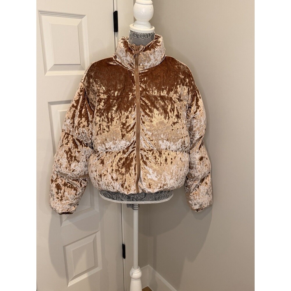 Fabletics Wander Crushed Velour Cropped Puffer Jacket In Teddy Size Medium